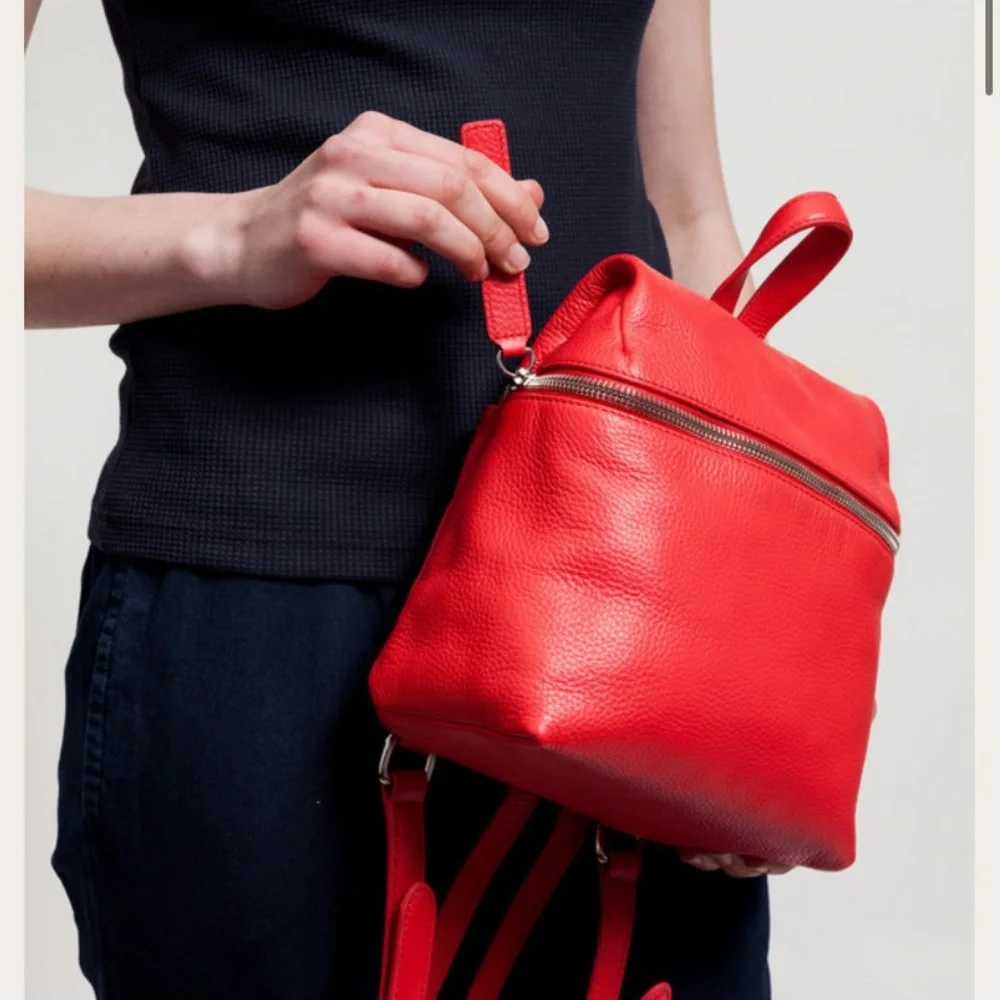 KARA Small Backpack Poppy RARE - Picture 3 of 10